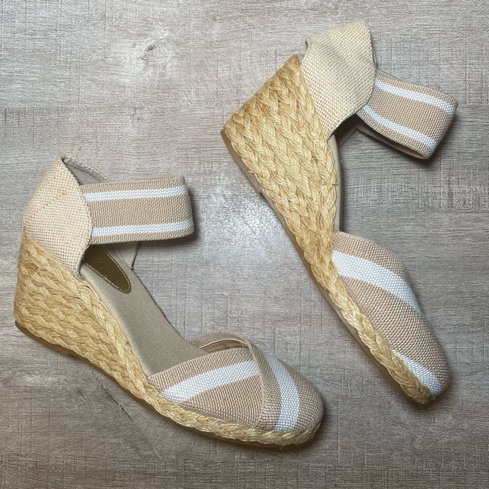 Chaps | women’s Chelsi Espadrilles tan and white wedge heel size 7.5